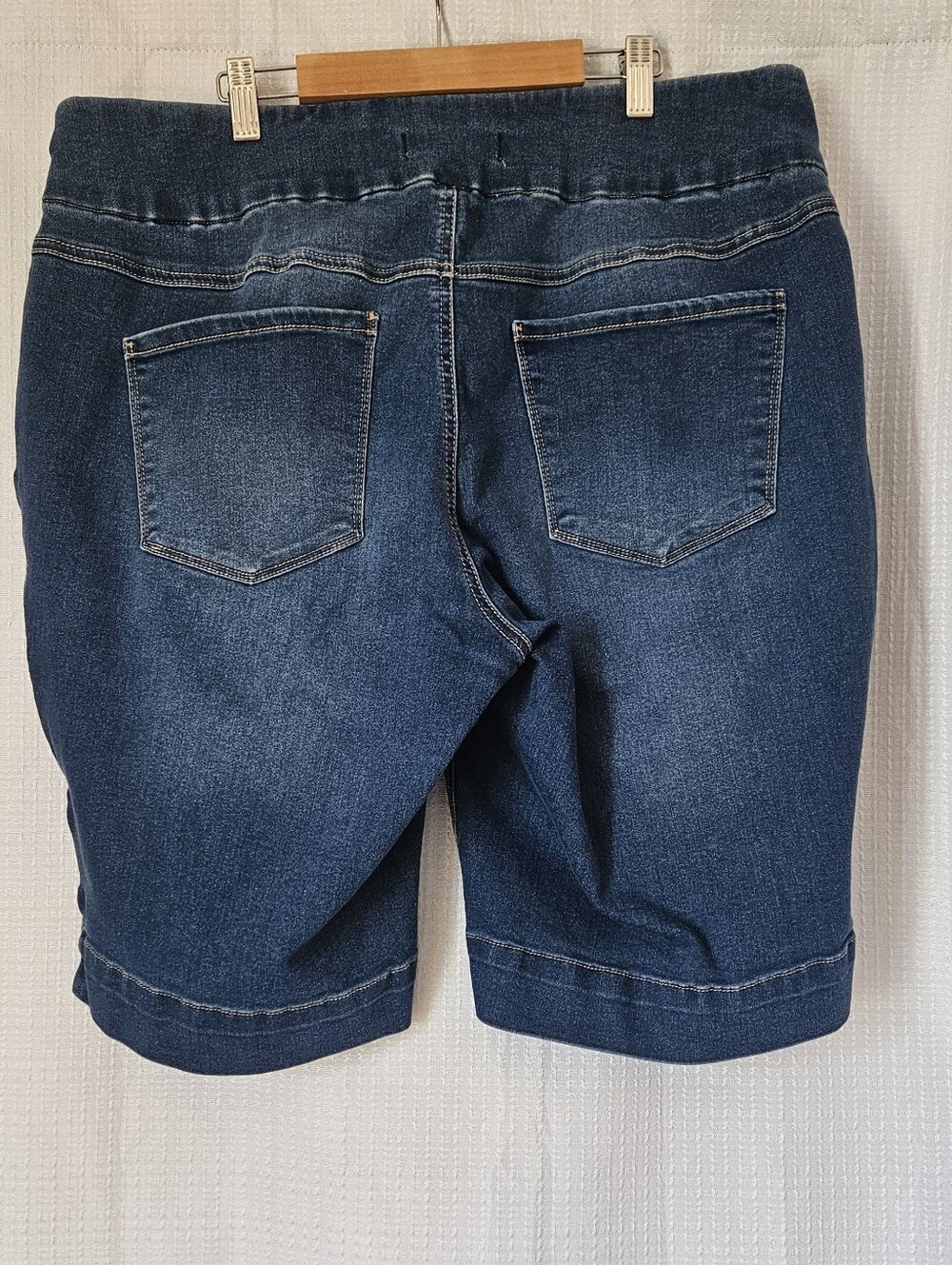 Est. 1946 Denim Pull On Bermuda Women's size 18W Dark Blue Wash Shorts - Picture 3 of 5